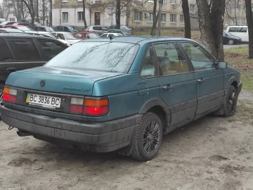 Авто Volkswagen Passat Sedan 1991 № 7048339
