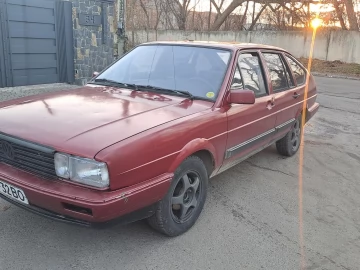 Авто Volkswagen Passat Hatchback 1989 № 7048387
