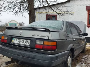 Авто Volkswagen Passat Sedan 1989 № 7054526