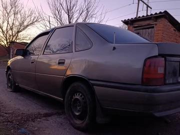 Авто Opel Vectra 1989 № 7068245