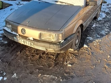 Авто Volkswagen Passat Sedan 1989 № 7070484