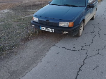 Авто Volkswagen Passat Sedan 1989 № 7070611