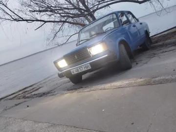 Авто ВАЗ 2107 1989 № 7076374