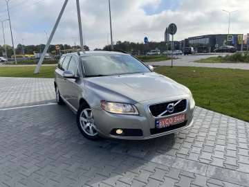 Авто Volvo V70 2012 № 7081992