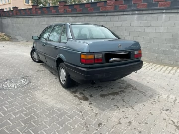 Авто Volkswagen Passat Sedan 1989 № 7092525