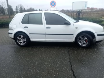 Авто Volkswagen Golf 2000 № 7095410