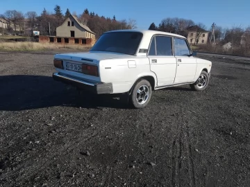 Авто ВАЗ 2107 1993 № 7165740