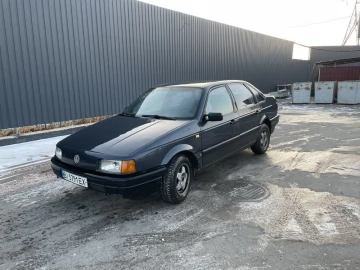 Авто Volkswagen Passat Sedan 1992 № 7233003