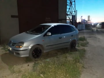 Авто Nissan Almera Tino 2001 № 7234022