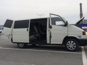 Авто Volkswagen Transporter 2000 № 7295903