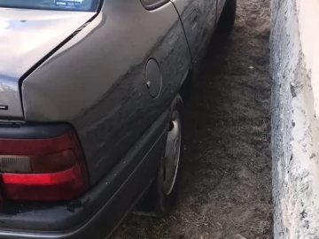 Авто Opel Vectra 1990 № 7296681