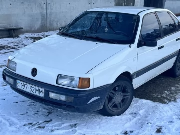 Авто Volkswagen Passat Sedan 1989 № 7306961
