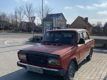 Авто ВАЗ 2107 1992 № 7318431