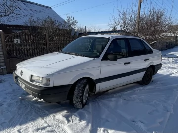Авто Volkswagen Passat Sedan 1989 № 7329401