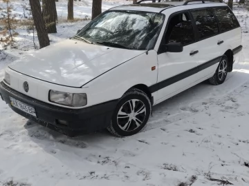 Авто Volkswagen Passat Variant 1990 № 7330234