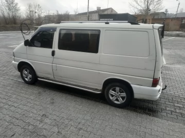 Авто Volkswagen Transporter 2000 № 7348991