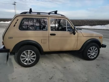 Авто ВАЗ 2121 1986 № 7352106