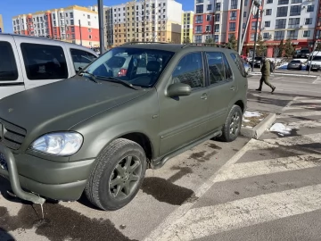 Авто Mercedes Ml Серия 2001 № 7353219