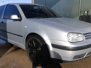 Авто Volkswagen Golf 2000 № 7359603