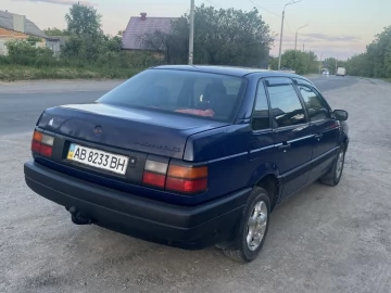 Авто Volkswagen Passat Sedan 1992 № 7359691