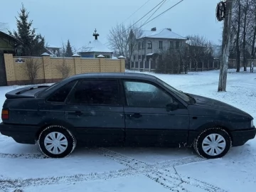 Авто Volkswagen Passat Sedan 1992 № 7365434