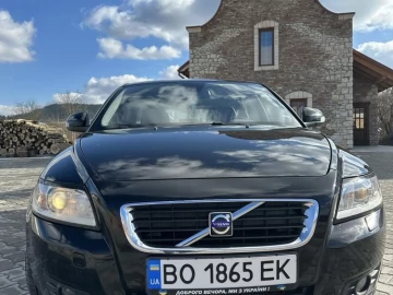 Авто Volvo V50 2010 № 7370551