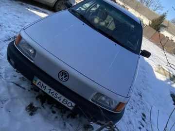 Авто Volkswagen Passat Sedan 1988 № 7371978