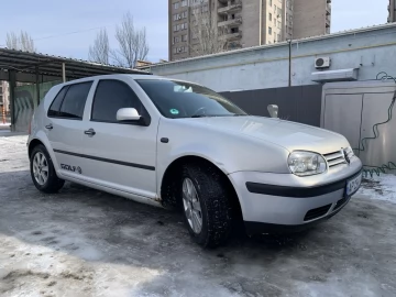 Авто Volkswagen Golf 2000 № 7373137
