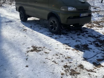 Авто Mitsubishi Delica 1995 № 7374053