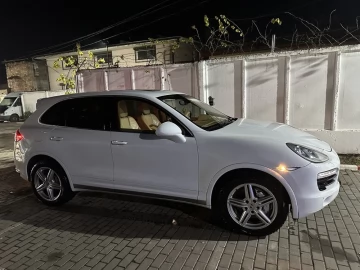 Авто Porsche Cayenne S Hybrid 2012 № 7376799