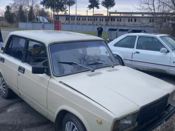 Авто ВАЗ 2107 1985 № 7377871