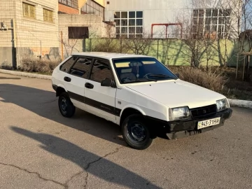 Авто ВАЗ 2109 1990 № 7379045