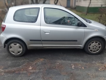Авто Toyota Yaris 2001 № 7381805