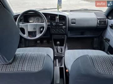 Авто Volkswagen Passat Hatchback 1992 № 7383779