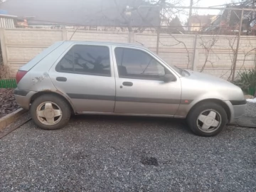 Авто Ford Fiesta 2000 № 7386309