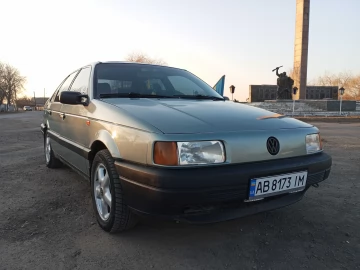 Авто Volkswagen Passat Sedan 1989 № 7393264