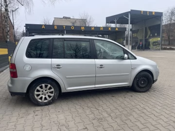 Авто Volkswagen Touran 2004 № 7394240