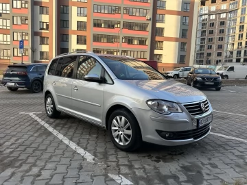 Авто Volkswagen Touran 2010 № 7408755
