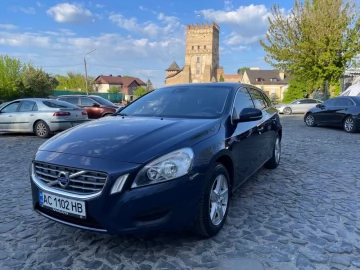Авто Volvo V60 2012 № 7411138
