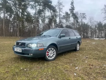 Авто Volvo V40 Kombi 2002 № 7414427