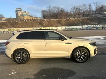 Авто Volkswagen Touareg 2023 № 7417099