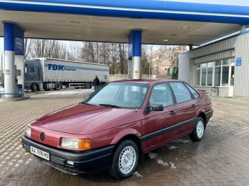 Авто Volkswagen Passat Sedan 1989 № 7418354