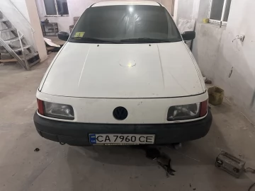 Авто Volkswagen Passat Sedan 1993 № 7421411