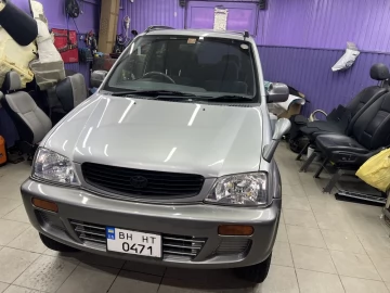 Авто Toyota Avensis Verso 1999 № 7438142