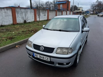 Авто Volkswagen Polo 2000 № 7438187