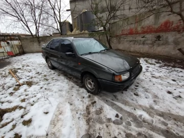 Авто Volkswagen Passat Sedan 1992 № 7439491