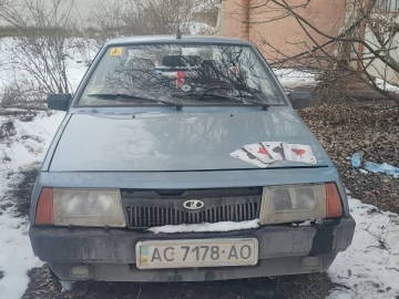 Авто ВАЗ 2109 1992 № 7439539