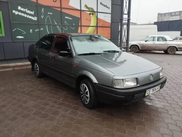Авто Volkswagen Passat Sedan 1988 № 7445216