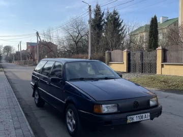 Авто Volkswagen Passat Variant 1992 № 7447028