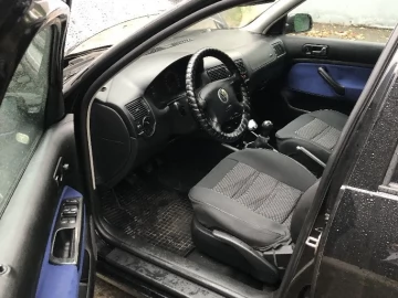 Авто Volkswagen Golf 2000 № 7451393